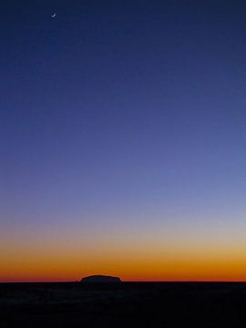 Lever de soleil à Uluru, ou Ayers Rock, en Australie sur Rietje Bulthuis