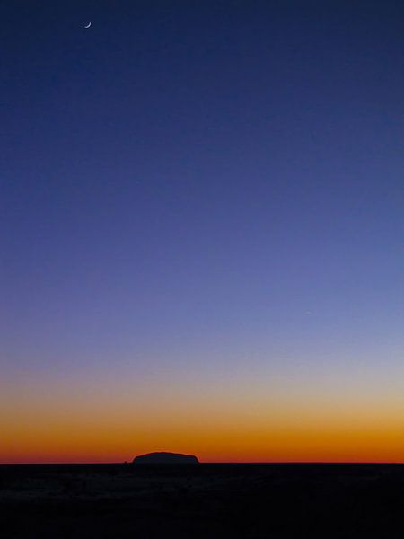 Zonsopkomst bij de Uluru of Ayers Rock, Australië van Rietje Bulthuis