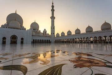 Zonsondergang bij de Sheikh Zayed Grand Moskee in Abu Dhabi, United Arab Emirates van WorldWidePhotoWeb
