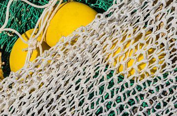 Gros plan d'un filet de pêche maritime et d'une bouée sur Alex Winter