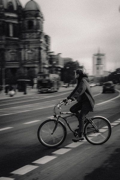 Berliner Alltag: Dynamik auf zwei Rädern von NZME Photography