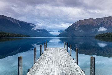 Mist boven het Rotoiti meer in Nieuw Zeeland van Markus Lange