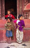 Verloren kleine bedelaars in Kathmanu, Nepal