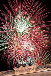 Feuerwerk über dem Brandenburger Tor