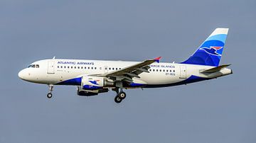 Landung des Airbus A319-100 von Atlantic Airways. von Jaap van den Berg