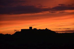 Silhouet kasteel bij zonsondergang in de Alentejo Portugal van My Footprints