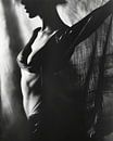 Stijlvol boudoir portret in zwart-wit van Carla Van Iersel thumbnail