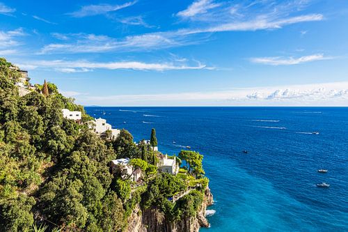 Uitzicht op de Middellandse Zee bij Positano aan de Amalfikust in Italië