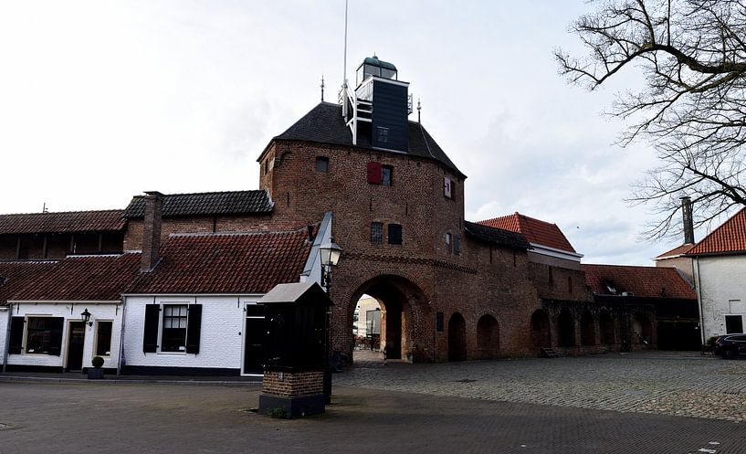 Fish Gate with wall by Gerard de Zwaan