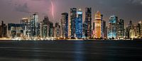 Doha Qatar skyline bij nacht