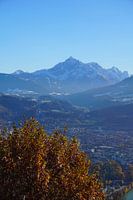 Uitzicht op Innsbruck en de Serles in de herfst (Tirol, Oostenrijk)