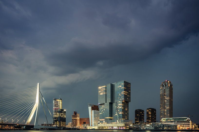Stormachtig Rotterdam van Jolanda Wisselo