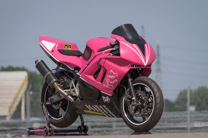 La Honda CBR 600 F Supersport rose en version de course par Joost Winkens