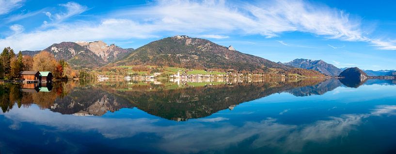 Herfstpanorama op de Wolfgangsee van Christa Kramer