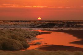 Zonsondergang boven zee sur Dirk van Egmond