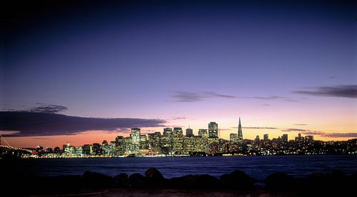 Skyline van San Francisco bij schemering, VS