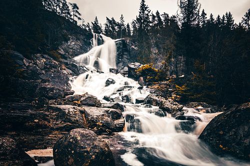 Mooie grote waterval in zweden Vassbotten Älgafallet