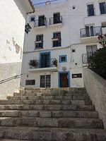 Gluren in de straten van Ibiza 