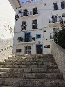 Gluren in de straten van Ibiza 