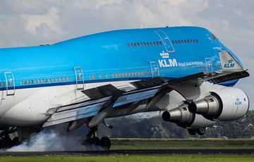 KLM 747 landt op thuisbasis Schiphol van Robin Smeets
