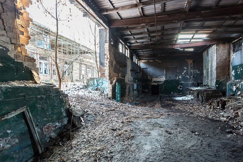 Ruine eines verfallenen Heizkraftwerks - Lost Place Alter Flugplatz Rangsdorf von Frank Herrmann