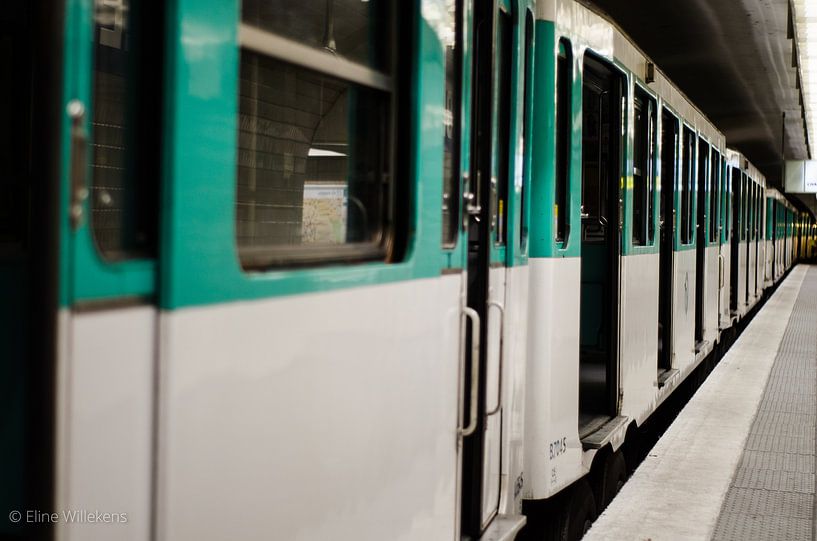 Paris metro by Eline Willekens