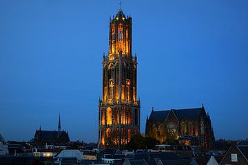 Verlichte Utrechtse Domtoren en Domkerk. van Margreet van Beusichem