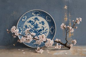 Stillleben mit einem chinesischen Porzellanteller und einem Zweig Kirschblüten