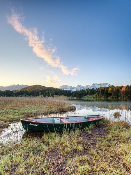 Boot am Geroldsee in Bayern von Michael Valjak