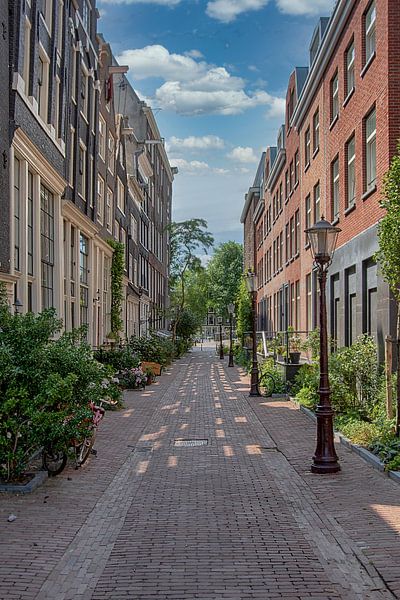 Binnen Bintammerstraat Amsterdam by Peter Bartelings