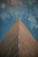Das Washington Monument ragt in den Himmel