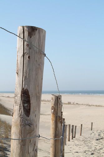 Hekwerk aan het strand