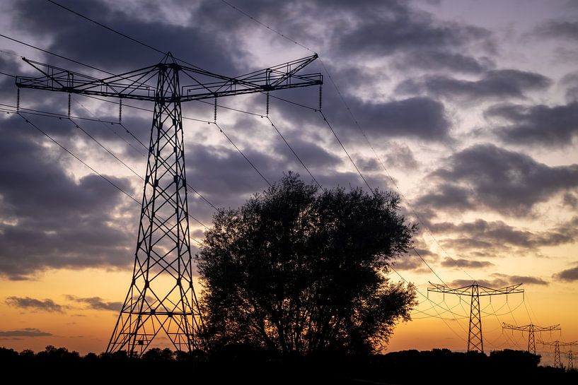 Sunset High voltage pylons by Zwoele Plaatjes