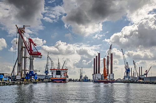 Schiedam, clouds, ships and cranes