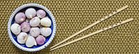 Chinesischer Knoblauch und Essstäbchen von Leopold Brix Miniaturansicht