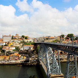 Luis I brug, Porto, Portugal van Leonie .
