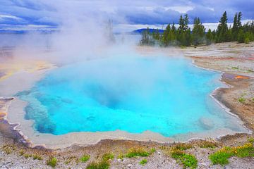Hete bron in Yellowstone National Park van Thomas Zacharias