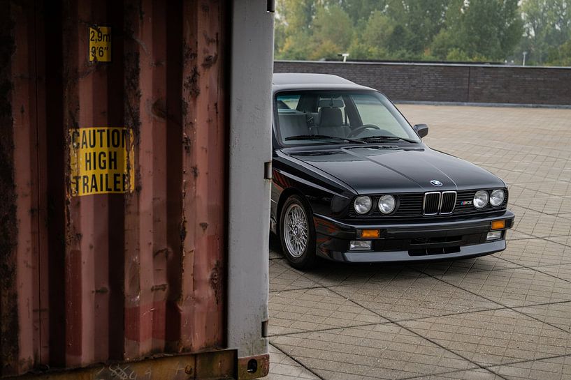 Schwarzer BMW E30 M3 von Bas Fransen