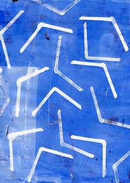 Modern abstract. Witte vormen op kobaltblauw. van Dina Dankers