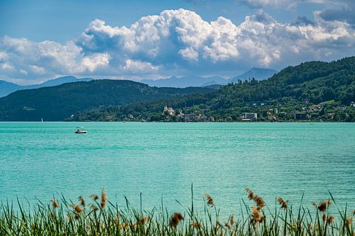 Uitzicht over de Woerthersee
