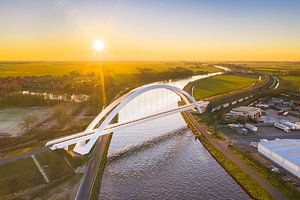 Sonnenuntergang über der Bert-Swart-Brücke