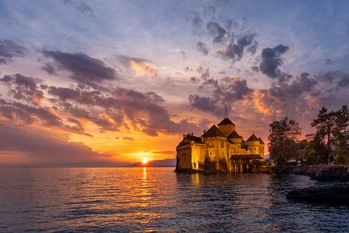 Château de Chillon, château de Chillon au bord du lac Léman au coucher du soleil