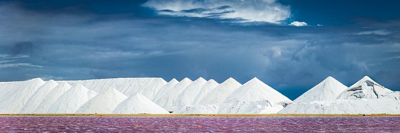 Montagnes de sel sur l'île de Bonair, dans les Caraïbes. par Voss photographie