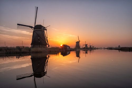 Moulins à vent de Kinderdijk : lever de soleil