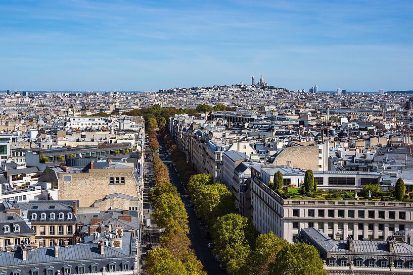 View to the basilica Sacre-Coeur in Paris, France by Rico Ködder