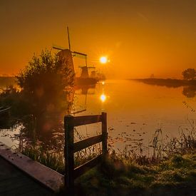 Mills on the children's dike. by Tonny Visser-Vink