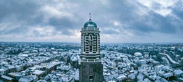 Zwolse Peperbus kerktoren tijdens een koude winter zonsopgang van Sjoerd van der Wal Fotografie
