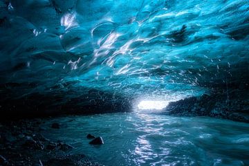 Magnifique grotte de glace au Vatnajokull - Islande sur Roy Poots