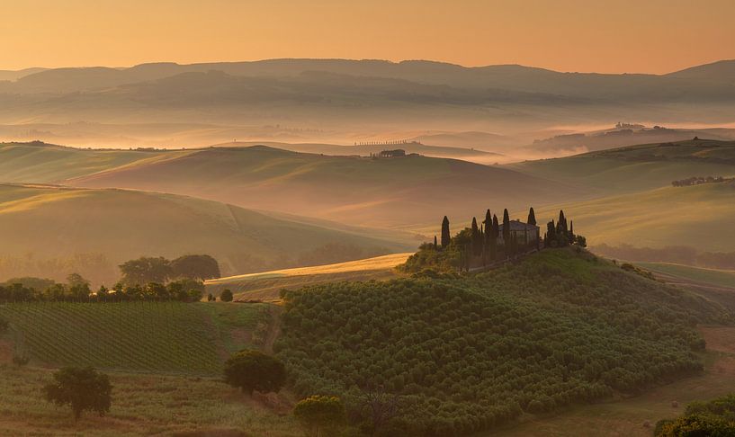 Zonsopkomst bij Podere Belvedera in Val d'Orcia, Italië van Adelheid Smitt