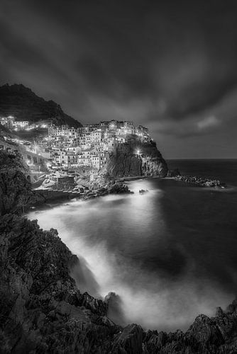 Vissersdorp Manarola in de Cinque Terre in Italië. Zwart en wit